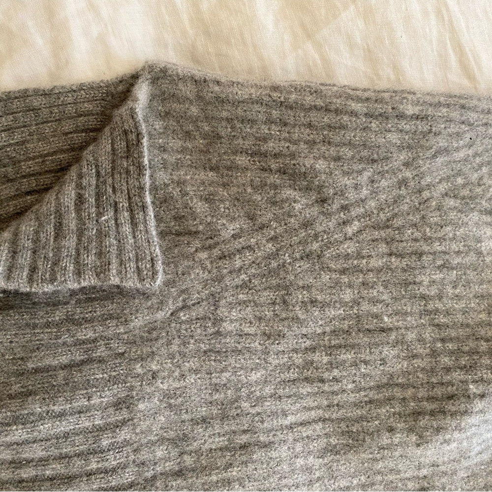 Sleeveless J crew cashmere turtleneck